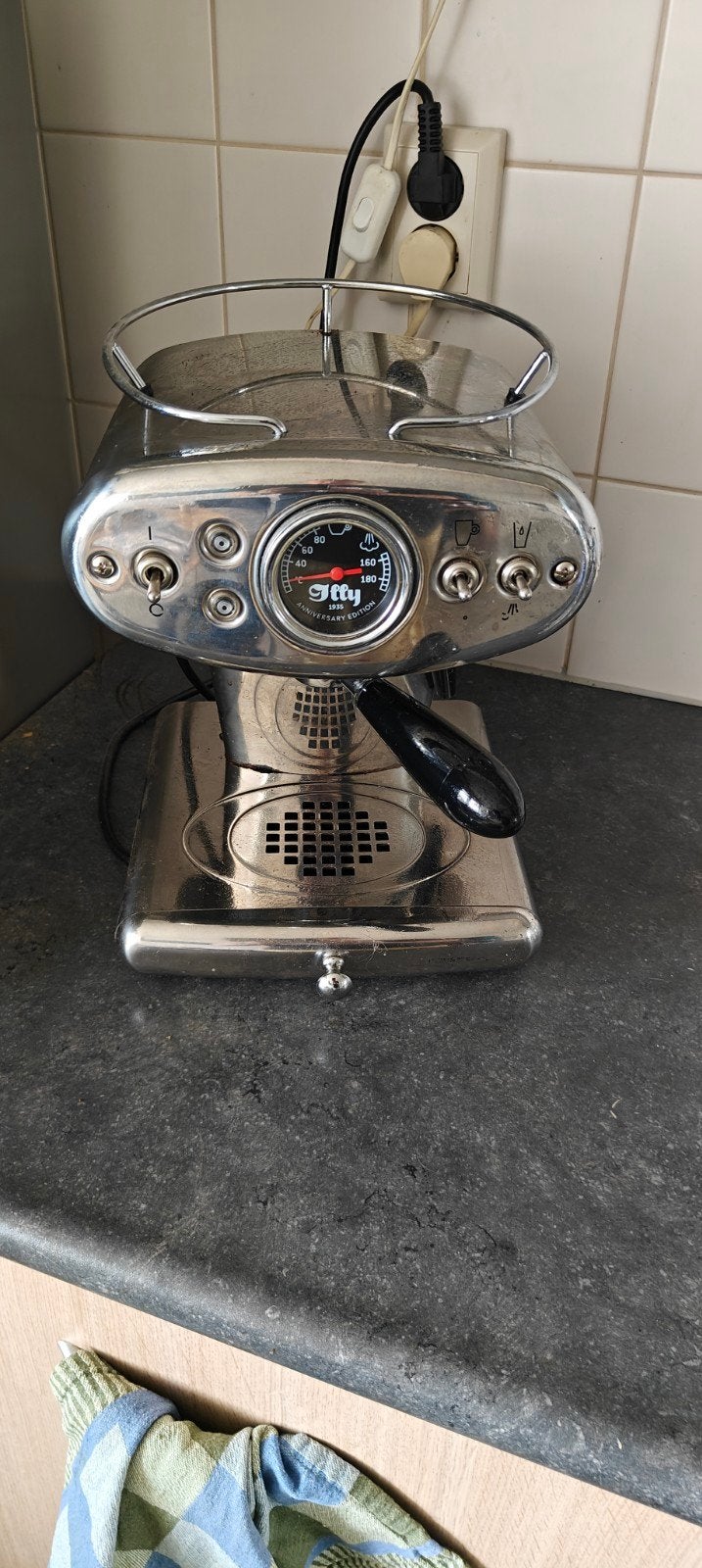 Stijlvolle Illy Espresso Apparaat - gebruikt , werkt als nie, Ophalen, Gebruikt, Espresso apparaat, Gemalen koffie