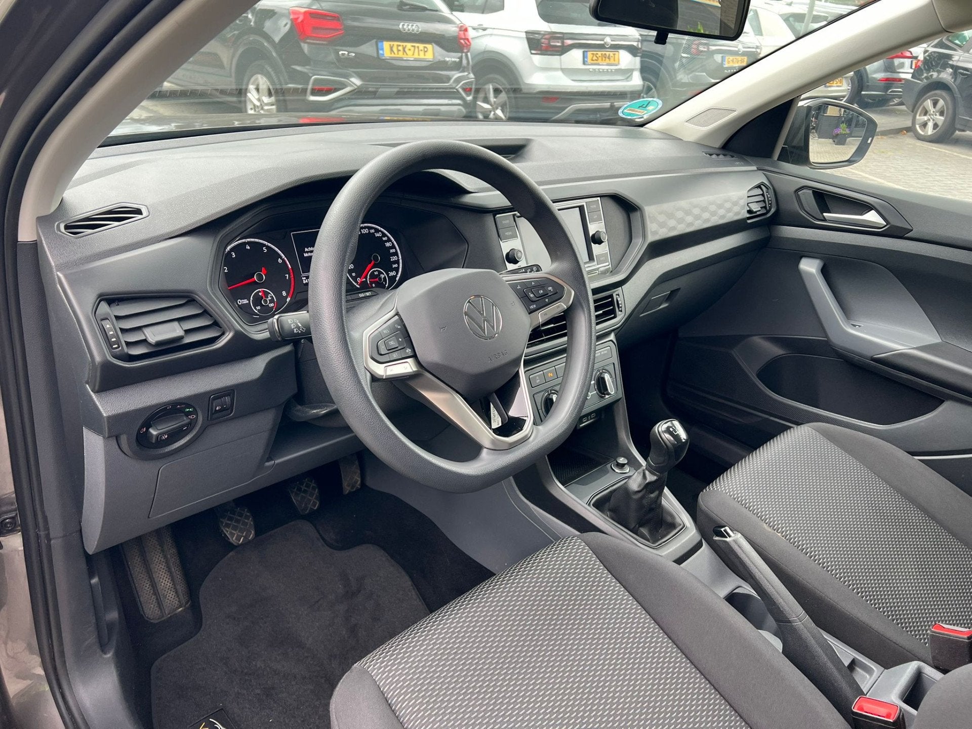 Volkswagen T-Cross 1.0 TSI Life Business airco, cruise, pdc,, Auto's, Voorwielaandrijving, Gebruikt, Zwart, 1158 kg