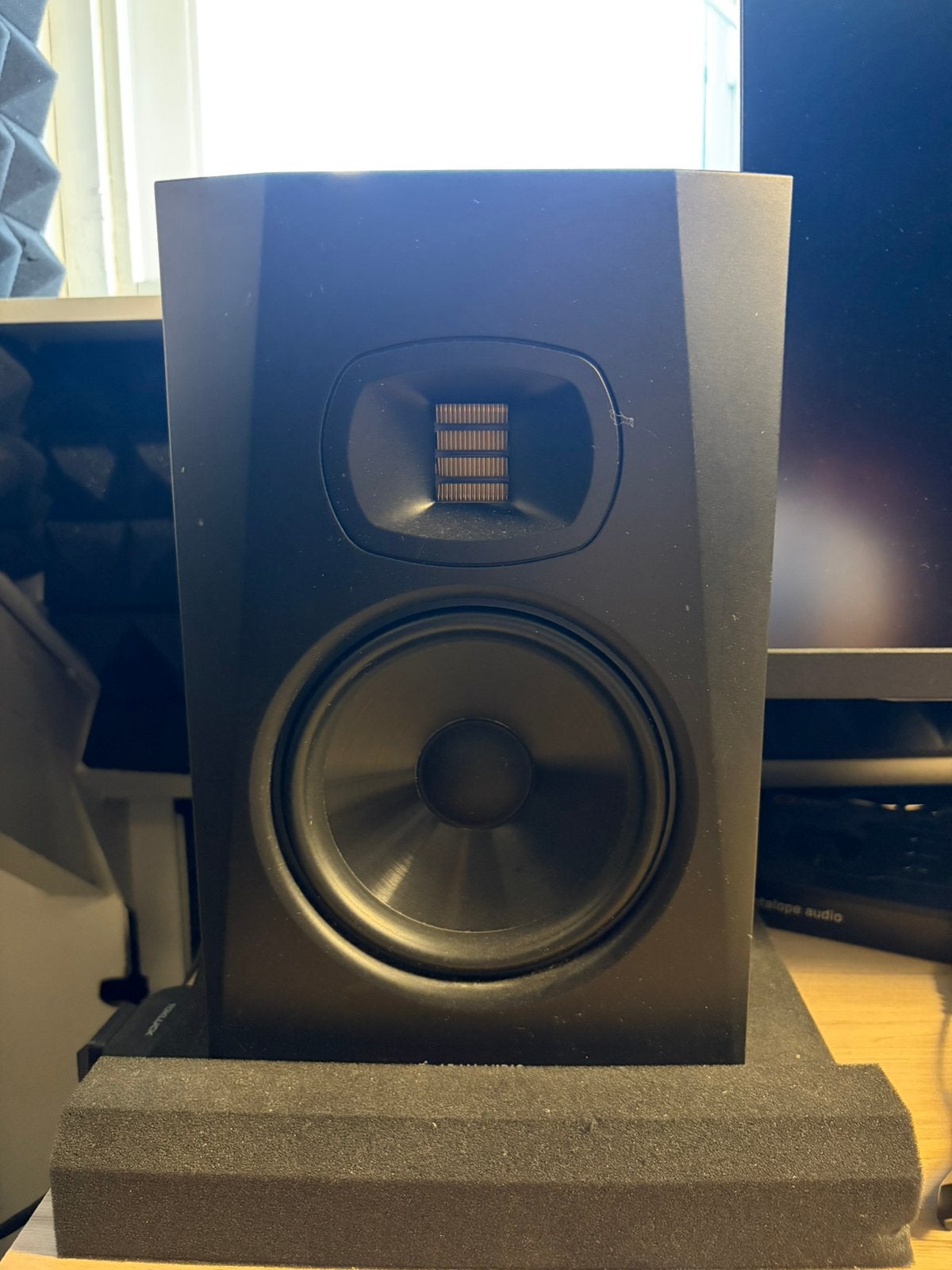 Adam audio T7V inclusief geluidsdampening en evt standaarden, Ophalen of Verzenden, Zo goed als nieuw, Overige merken