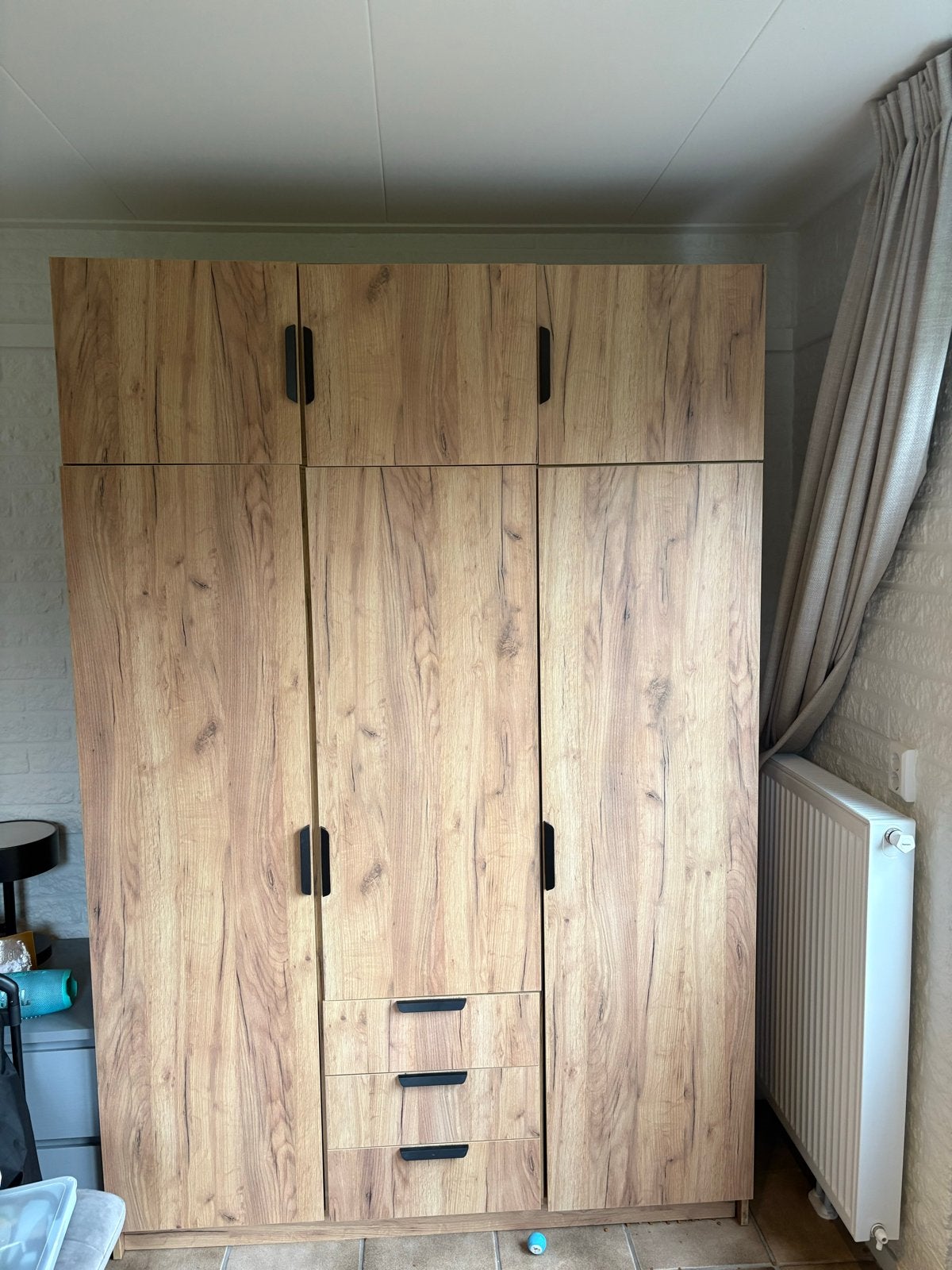 Kledingkast JENSLEV 144x176 3 deuren 3 lades naturel eiken, Ophalen, Gebruikt, 100 tot 150 cm, Eikenhout