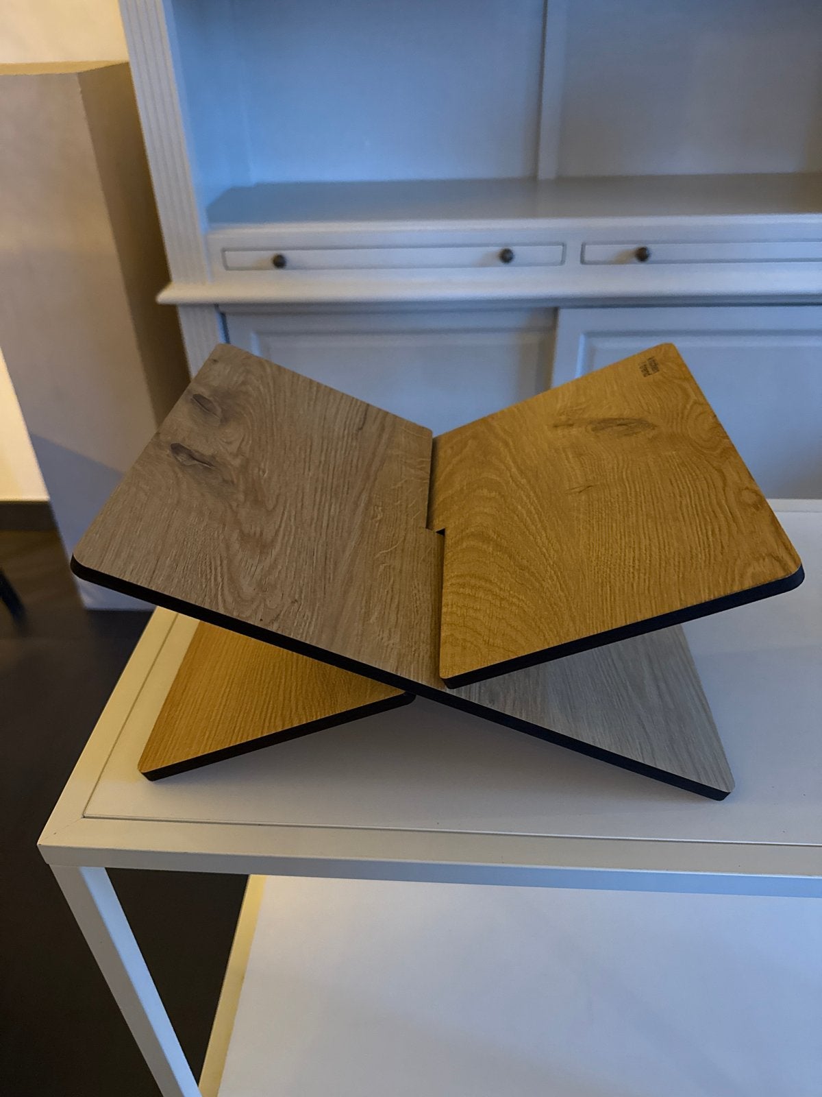 Stijlvolle Boekenstandaard - Houtlook Design, Huis en Inrichting, Hout, Nieuw, Ophalen of Verzenden, Modern