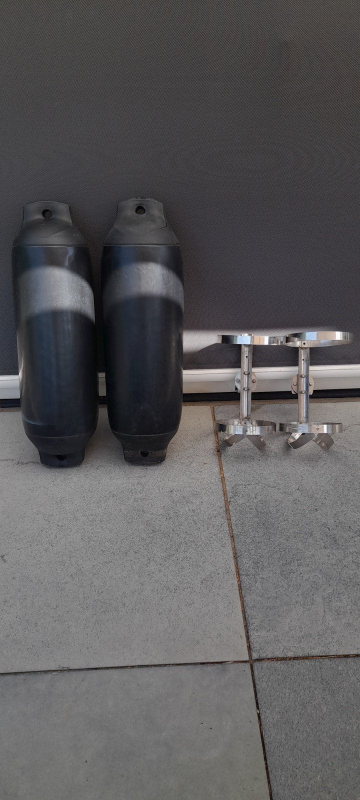 2x fenders zwart  25 x 80 cm   en 2x rvs fenderhouders, Watersport en Boten, Ophalen of Verzenden, Zo goed als nieuw, Overige typen
