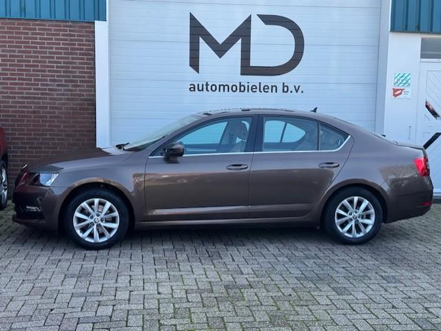 Skoda Octavia 1.0 TSI - DSG - 1e eigenaar-Dealer onderhouden, Auto's, Skoda, Gebruikt, Bruin, 49 €/maand, Bedrijf