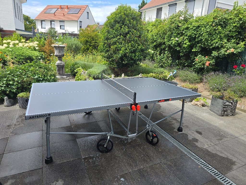 Artengo Tafeltennistafel outdoor PPT 530 (Grijs), Sport en Fitness, Tafeltennis, Ophalen, Zo goed als nieuw, Tafel Outdoor, Verrijdbaar