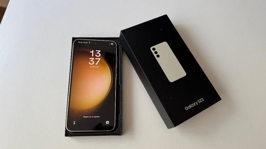 Puntgave Samsung Galaxy S23 Zwart met diverse hoesjes., Ophalen, Zwart, Touchscreen, Zo goed als nieuw