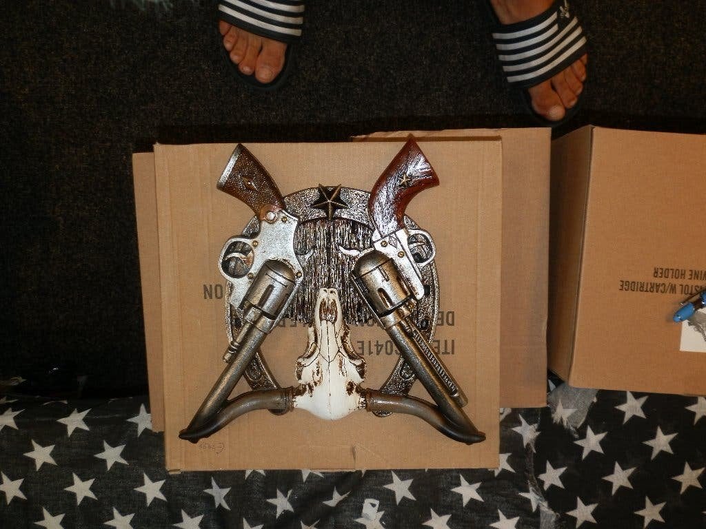 Western pistol bord mancave decoratie, Ophalen of Verzenden, Nieuw