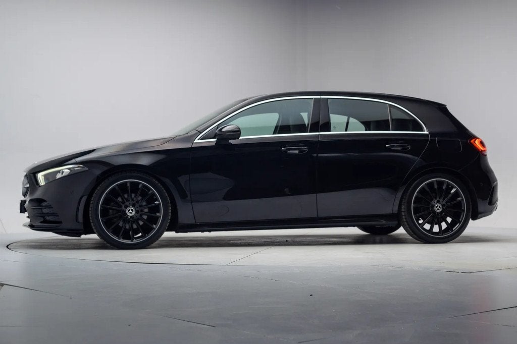 Mercedes-Benz A-Klasse 180 AMG Premium Plus [ Sfeerverlichti, Auto's, Mercedes-Benz, 136 pk, Gebruikt, 4 cilinders, Automatische klimaatregeling