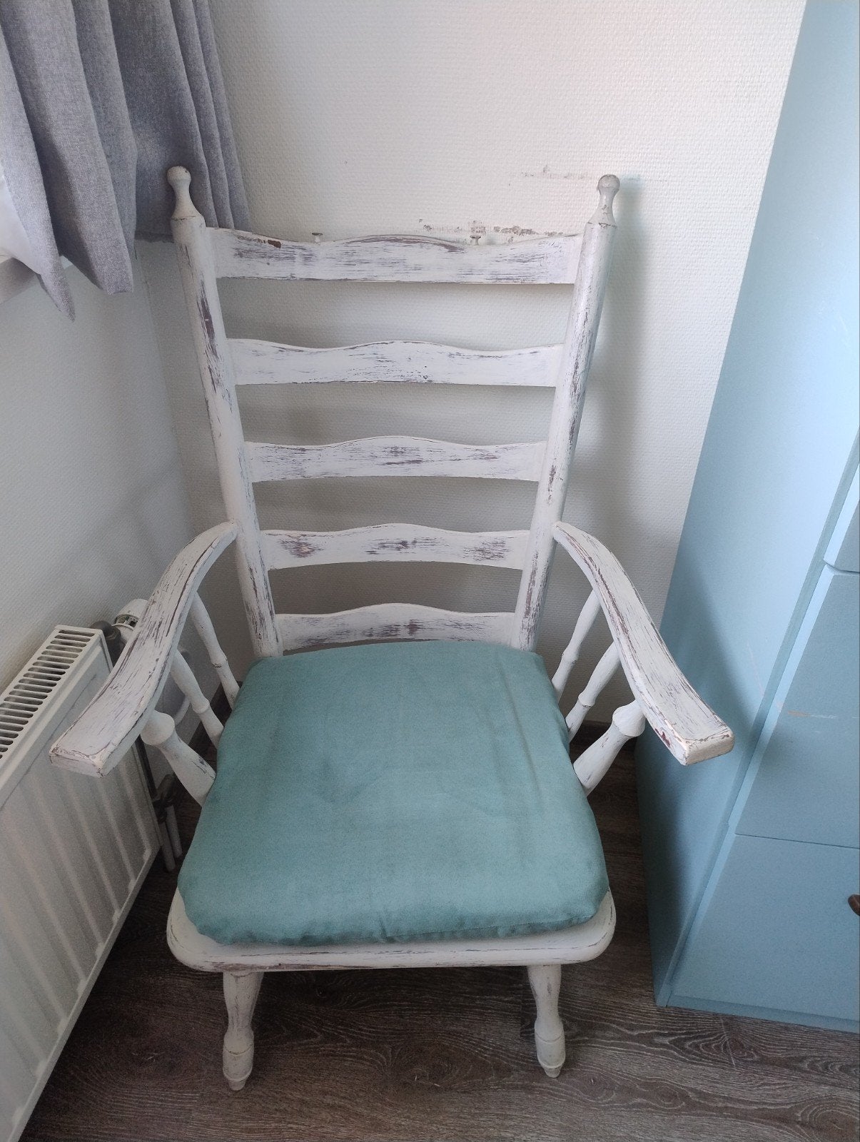 Vintage look Witte Houten Stoel met Kussen, Huis en Inrichting, Stoelen, Ophalen, Wit, Hout, Eén