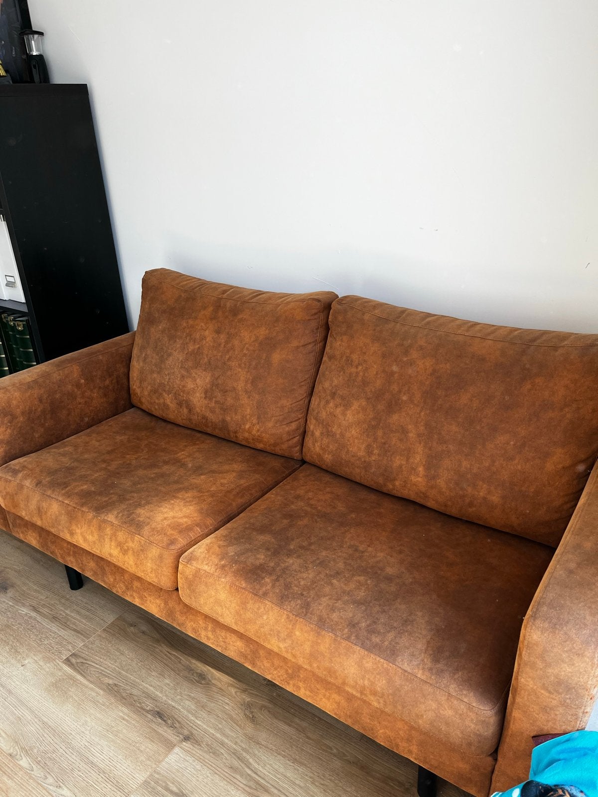 Comfortabele 2-zitsbank in bruin stof, Huis en Inrichting, Banken | Bankstellen, Ophalen, 150 tot 200 cm, Tweepersoons, 75 tot 100 cm