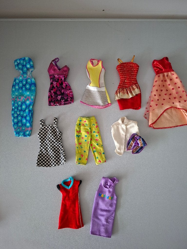 barbie kleertjes 10 stuks, Verzamelen, Ophalen of Verzenden, Gebruikt, Kleertjes