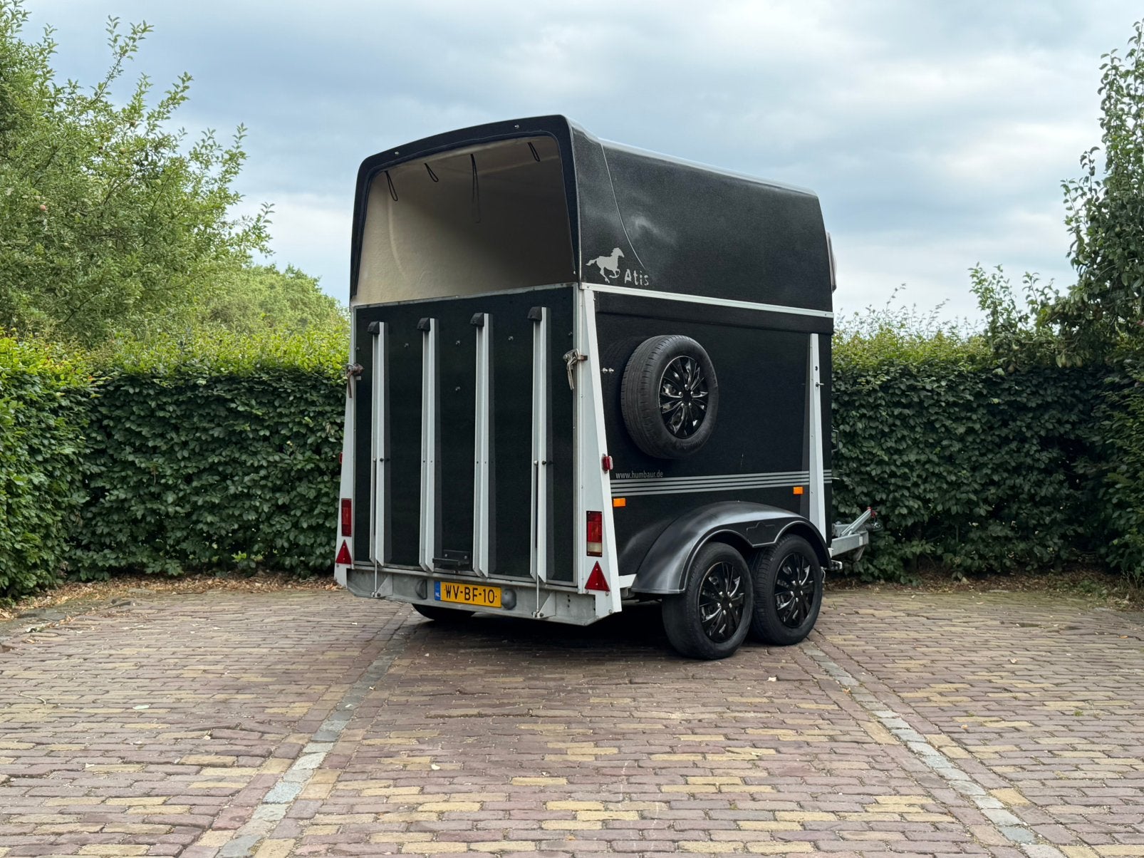 Nette 2 paards humbaur aluminum bodem en zadelkamer, Ophalen, Zo goed als nieuw, 2-paards trailer, TT paardentrailers