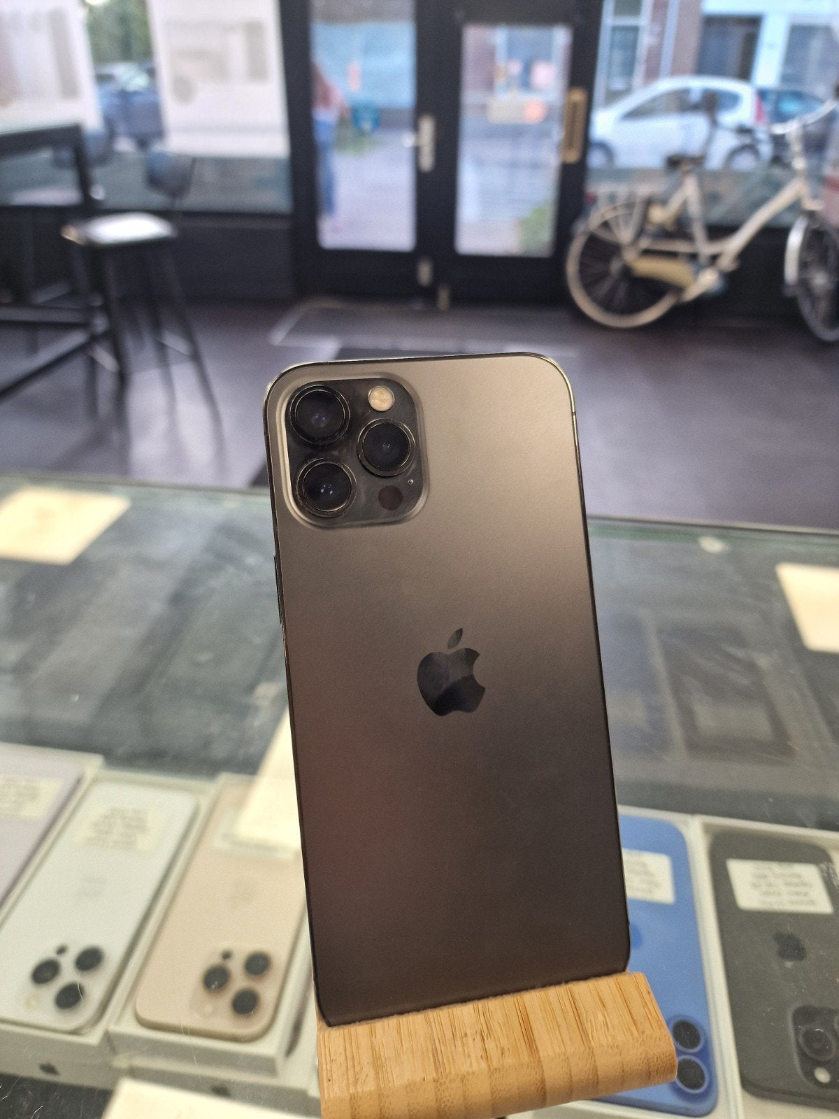 2 x Iphone 12 pro max ( grijs en gold), Telecommunicatie, 128 GB, Zo goed als nieuw, Zonder simlock, Grijs