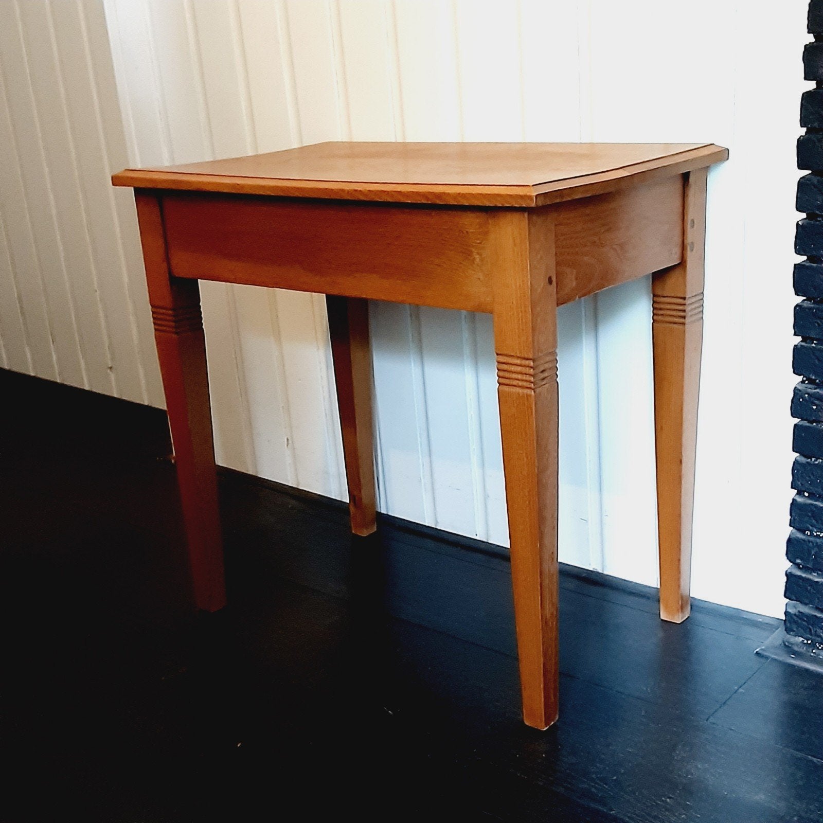 Vintage strak tafeltje tafel bijzettafel plantentafel hout, Huis en Inrichting, Ophalen, Gebruikt, 50 tot 100 cm, Eikenhout
