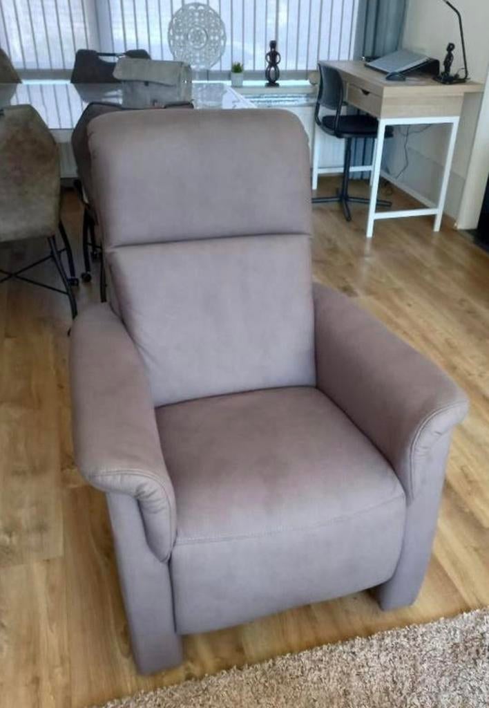 Comfortabele en zeer nette taupe kleur fauteuil / relaxstoel, Huis en Inrichting, Fauteuils, Ophalen, Zo goed als nieuw, Stof