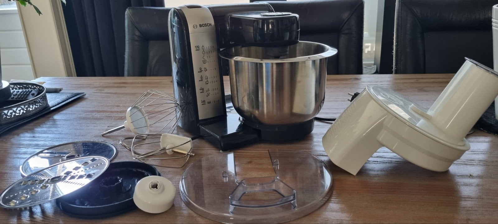 Bosch MUM48A1 keukenmachine met accessoires, 3 tot 4 liter, Ophalen, Zo goed als nieuw, 3 snelheden of meer