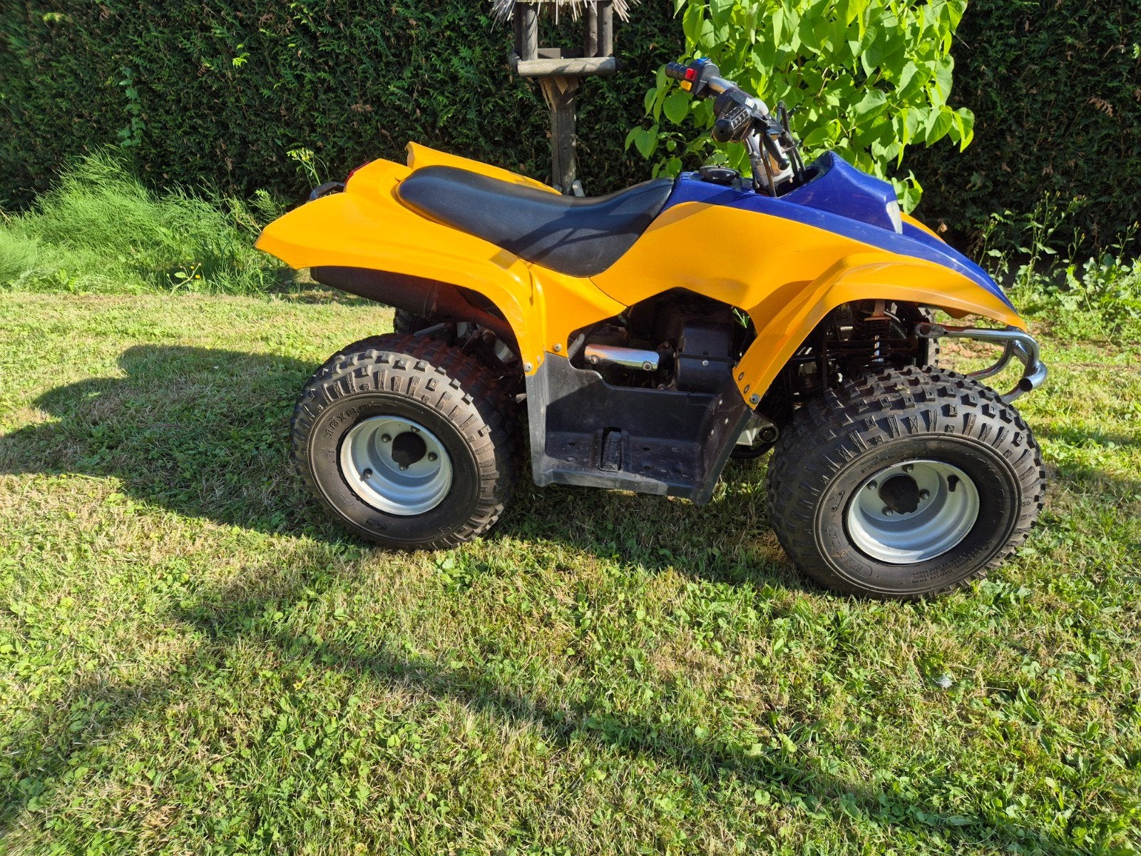 Geel/blauwe kinderquad te koop, Fietsen en Brommers, Ophalen, Gebruikt, Overige typen, 50 cc