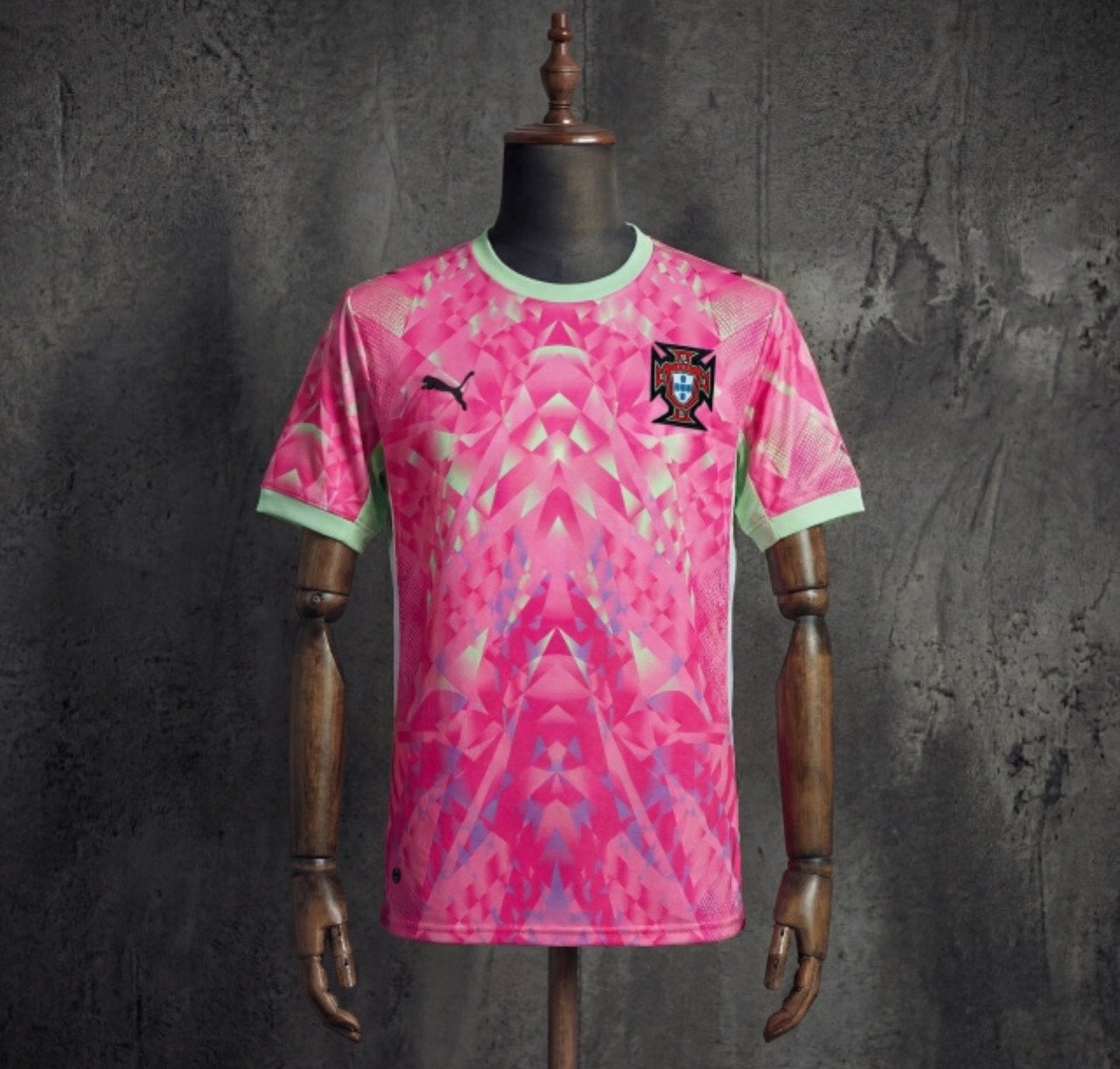 Portugal voetbalshirt roze/groen -, Maat M, Ophalen of Verzenden, Nieuw, Shirt