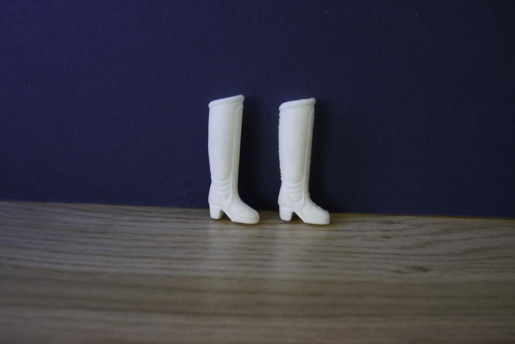 matchbox doll abba 1970 witte laarzen en 1 x zelfde oranje, Ophalen of Verzenden, Gebruikt, Accessoires