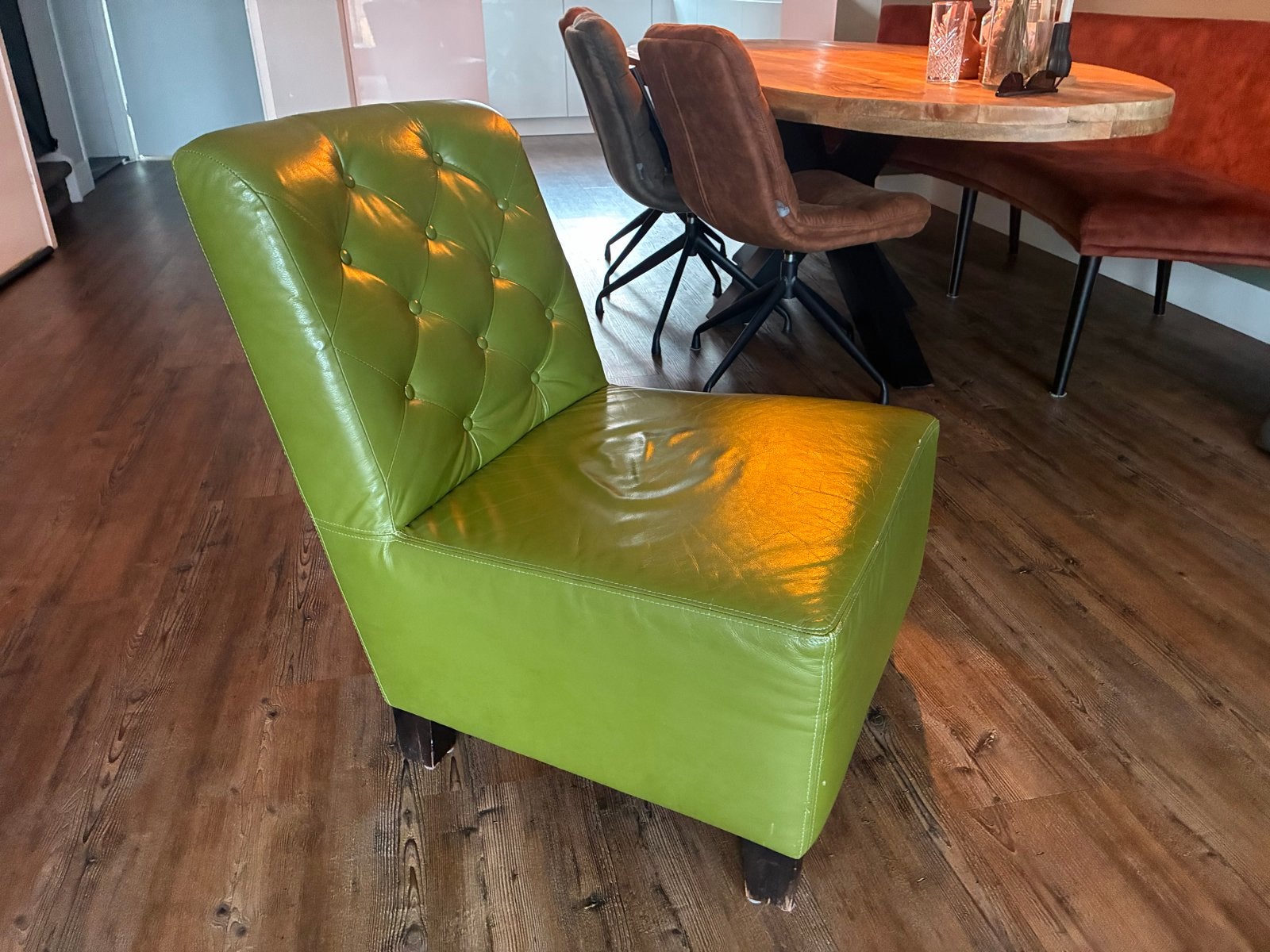 Groene leren fauteuil - Chesterfield stijl, Huis en Inrichting, Stoelen, Ophalen, Gebruikt, Overige kleuren, Leer