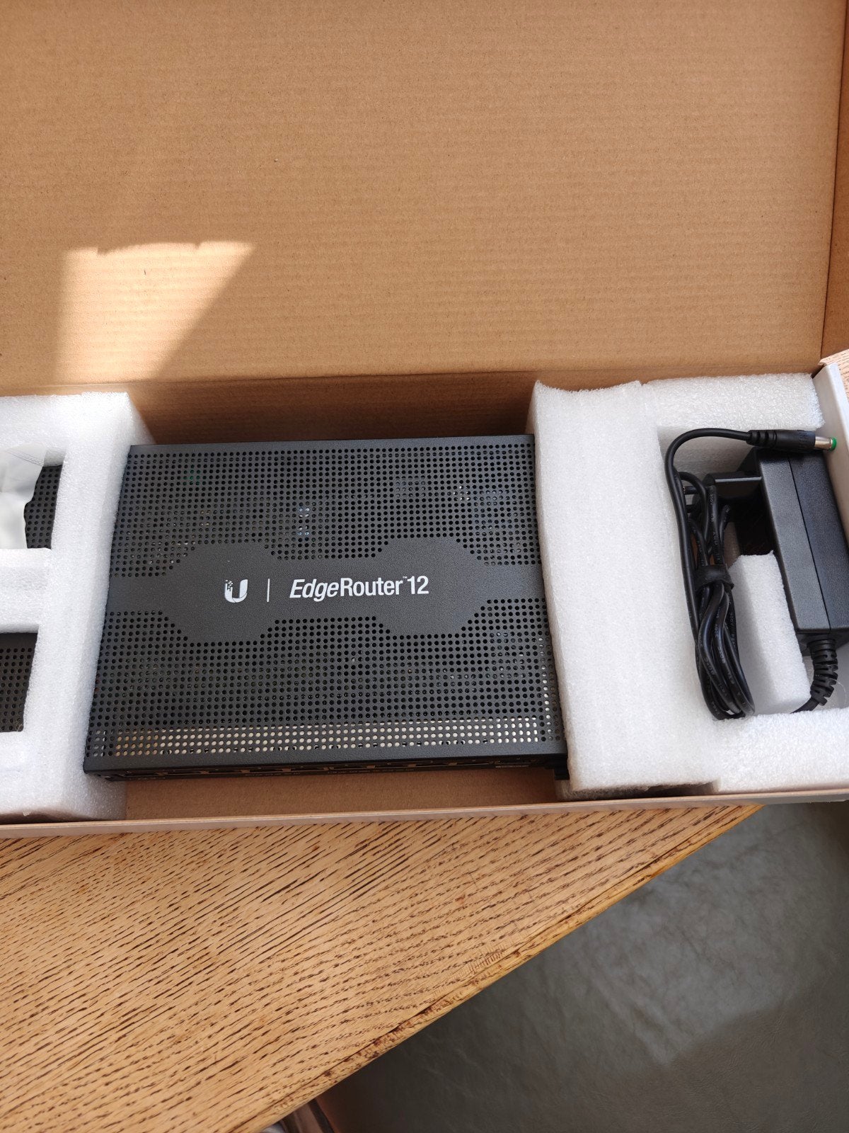 Ubiquiti EdgeRouter 12 - Krachtige Gigabit Router, Ophalen of Verzenden, Zo goed als nieuw, Router, Ubiquiti