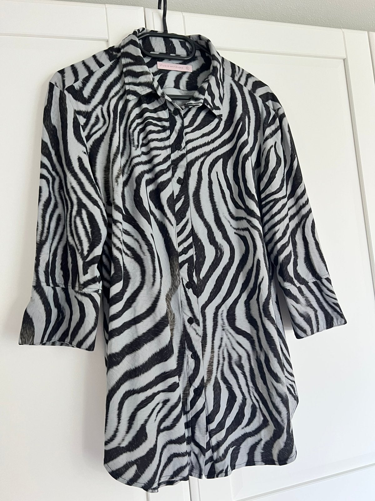 Studio anneloes zebra poppy blouse XL zwart/grijs, Kleding | Dames, Blouses en Tunieken, Zwart, Maat 46/48 (XL) of groter, Ophalen of Verzenden