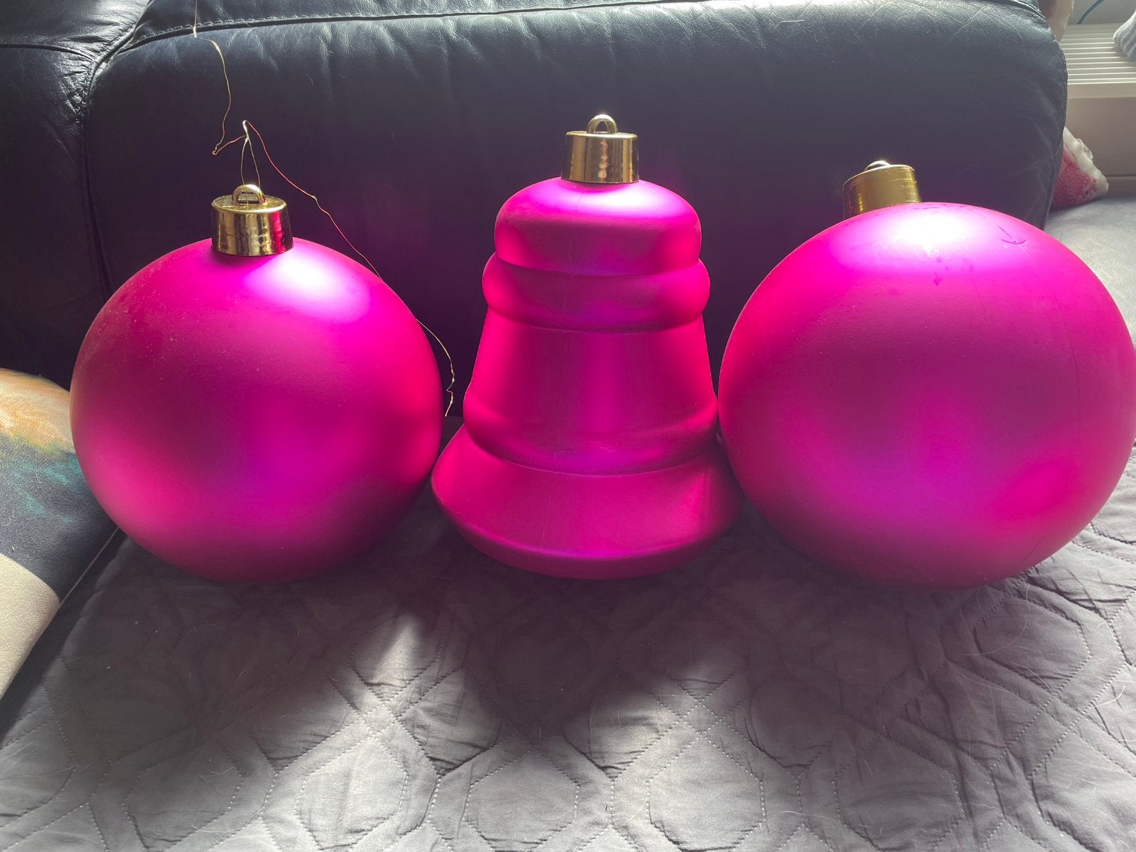2 grote kerstballen en kerstklok, Diversen, Ophalen of Verzenden, Zo goed als nieuw