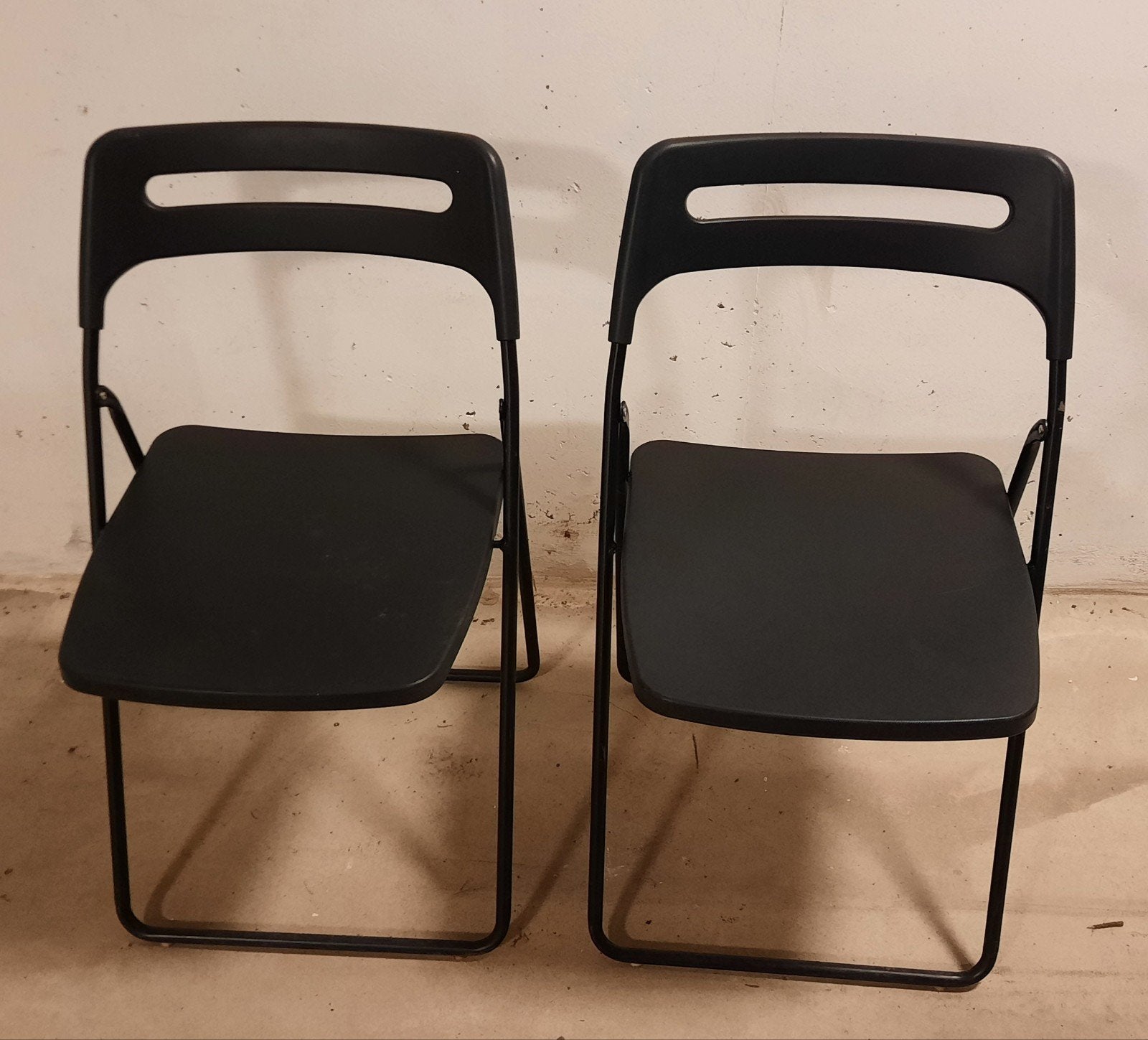 2 zwarte KLAPSTOELTJES, Ophalen, Zwart, Klapstoelen, Metaal
