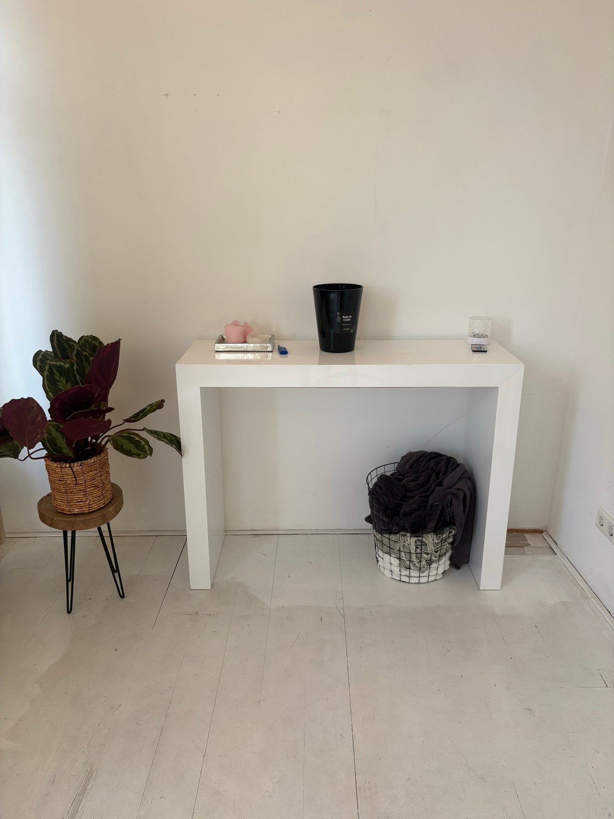 Witte bar / make-up tafel / bijzettafel, Ophalen, Overige materialen, Gebruikt, 50 tot 100 cm