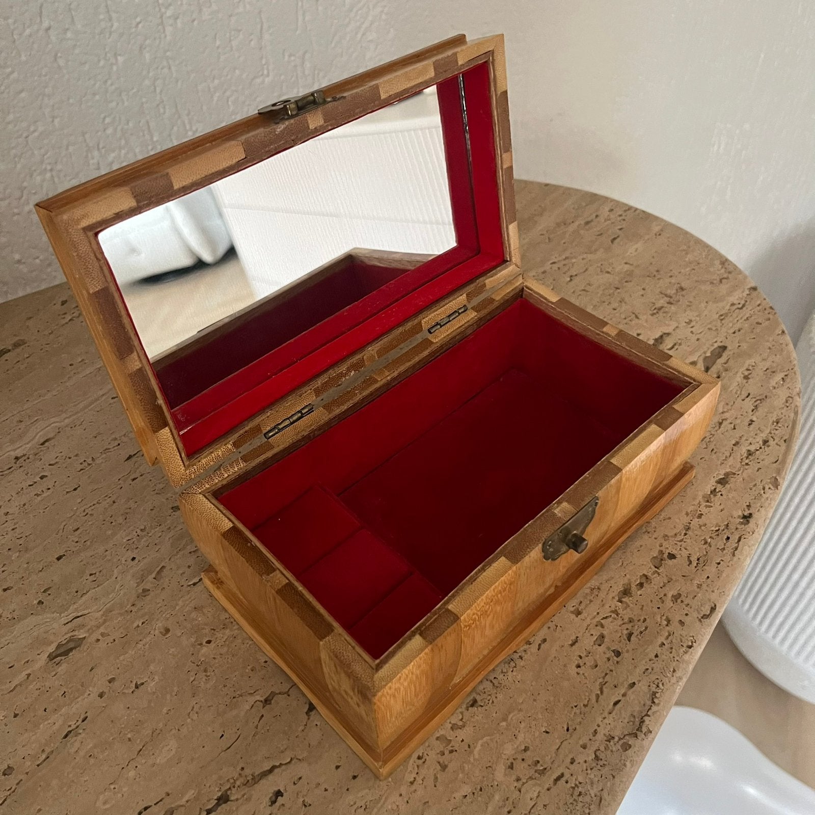 Vintage handgemaakte bamboe velvet sieradendoos met spiegel, Ophalen of Verzenden