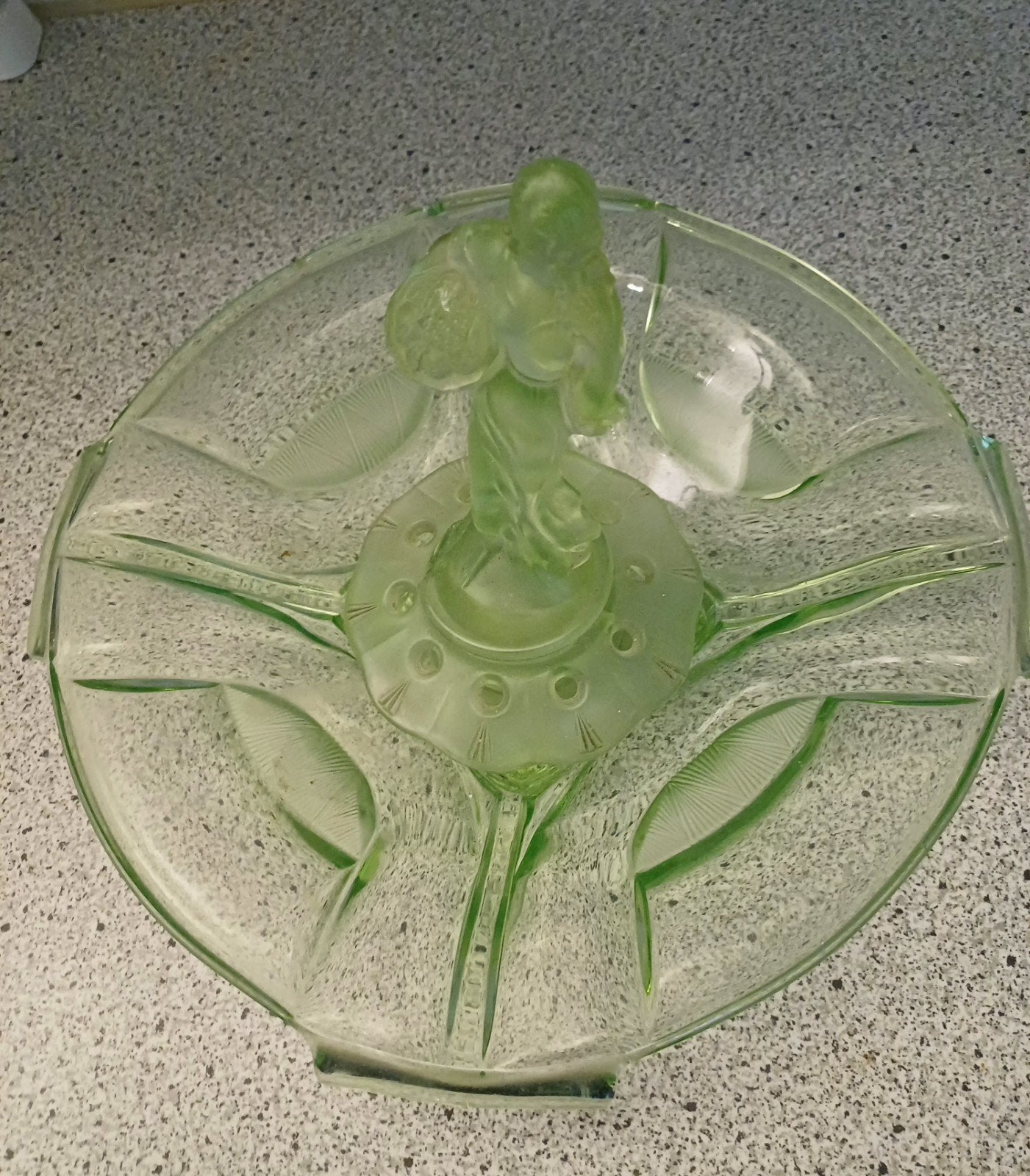Art Deco Walther & Söhne 'Arabella' uraniumglas bloemstuk, Antiek en Kunst, Antiek | Glas en Kristal, Ophalen of Verzenden