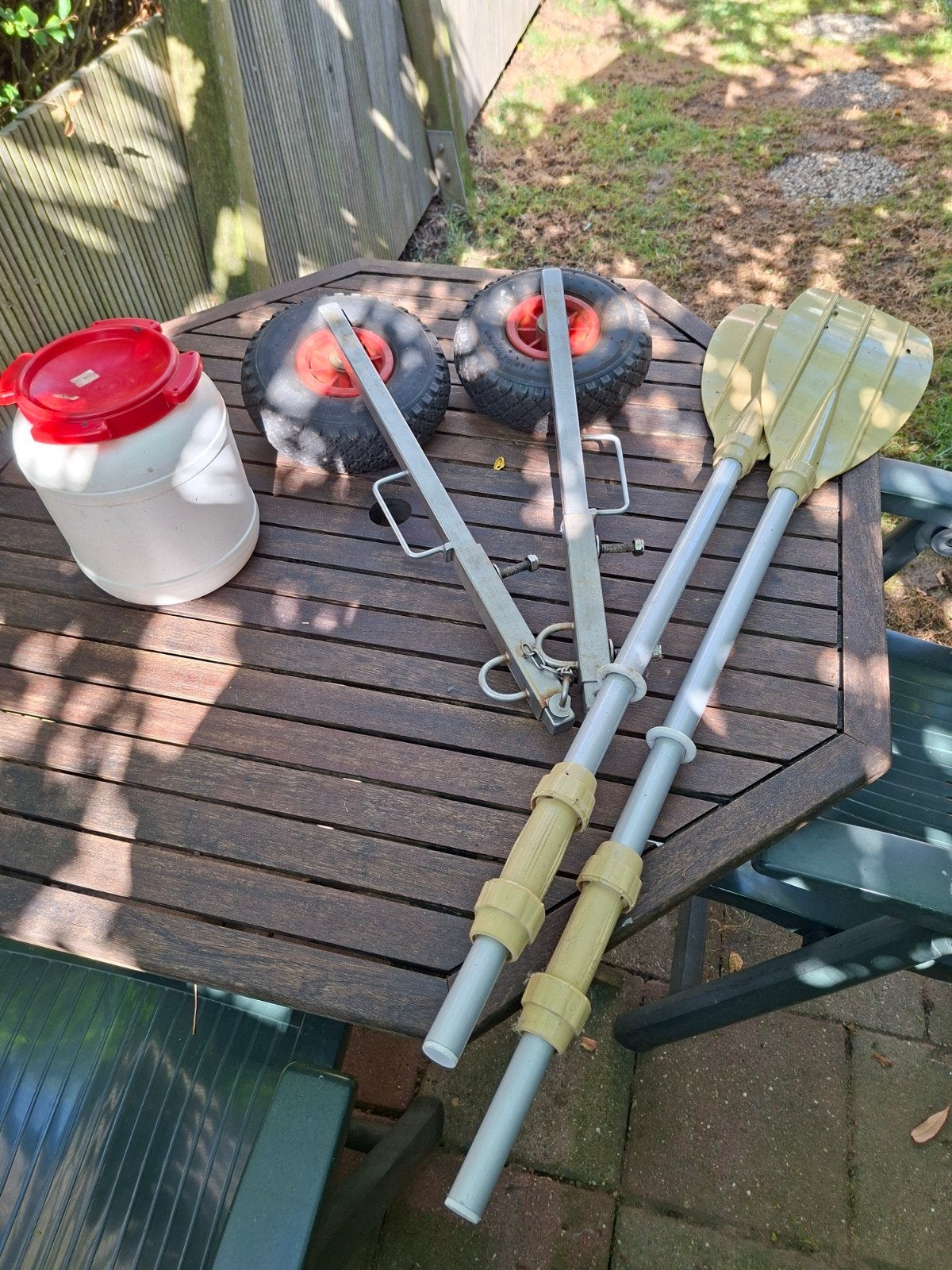 rubberboot wielen ton en roeispanen, Verzenden