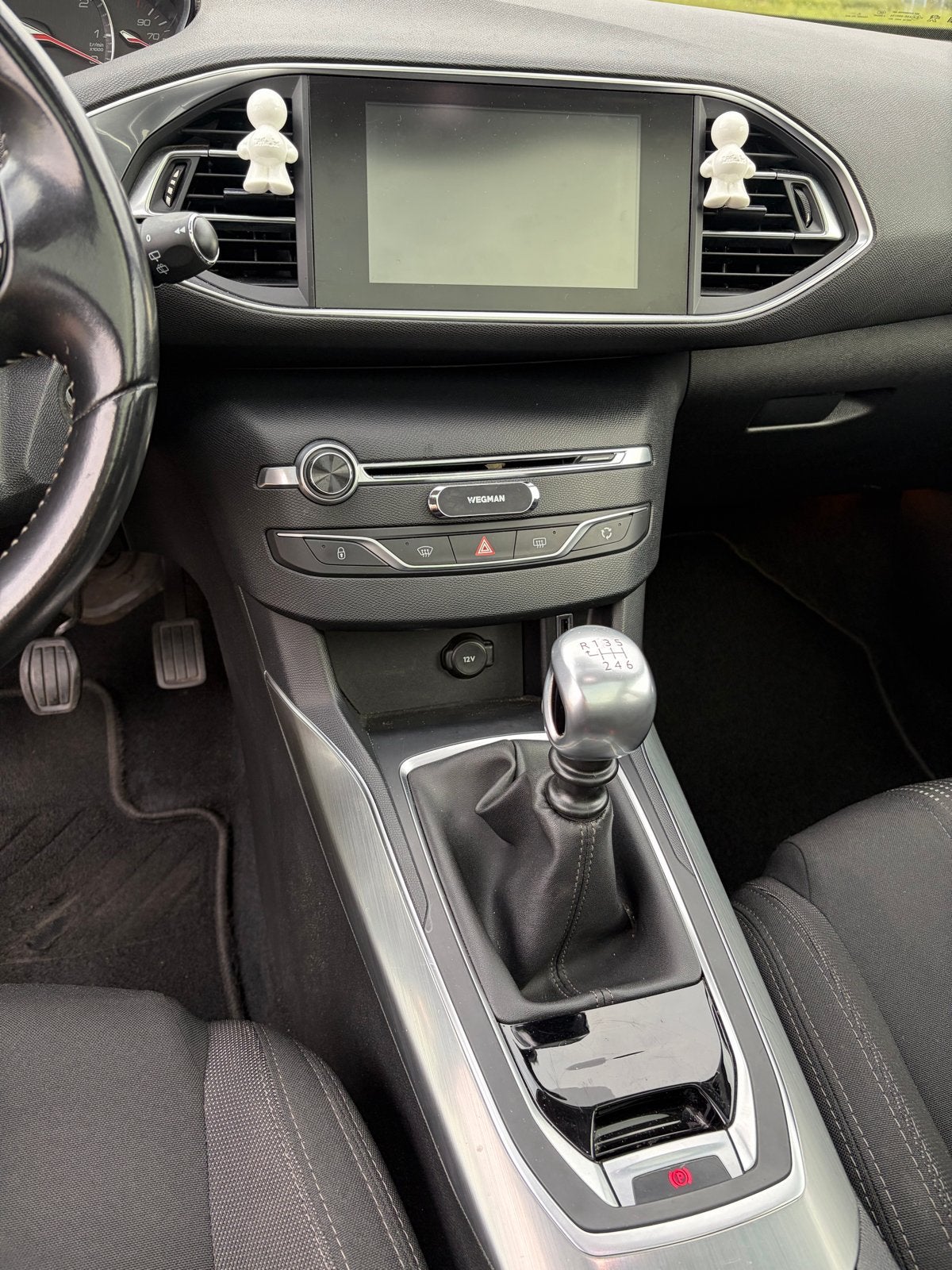 Foto 16 van Peugeot 308 1.2 E-thp 130pk 2015 Zwart LEKT KOELVLOEISTOF