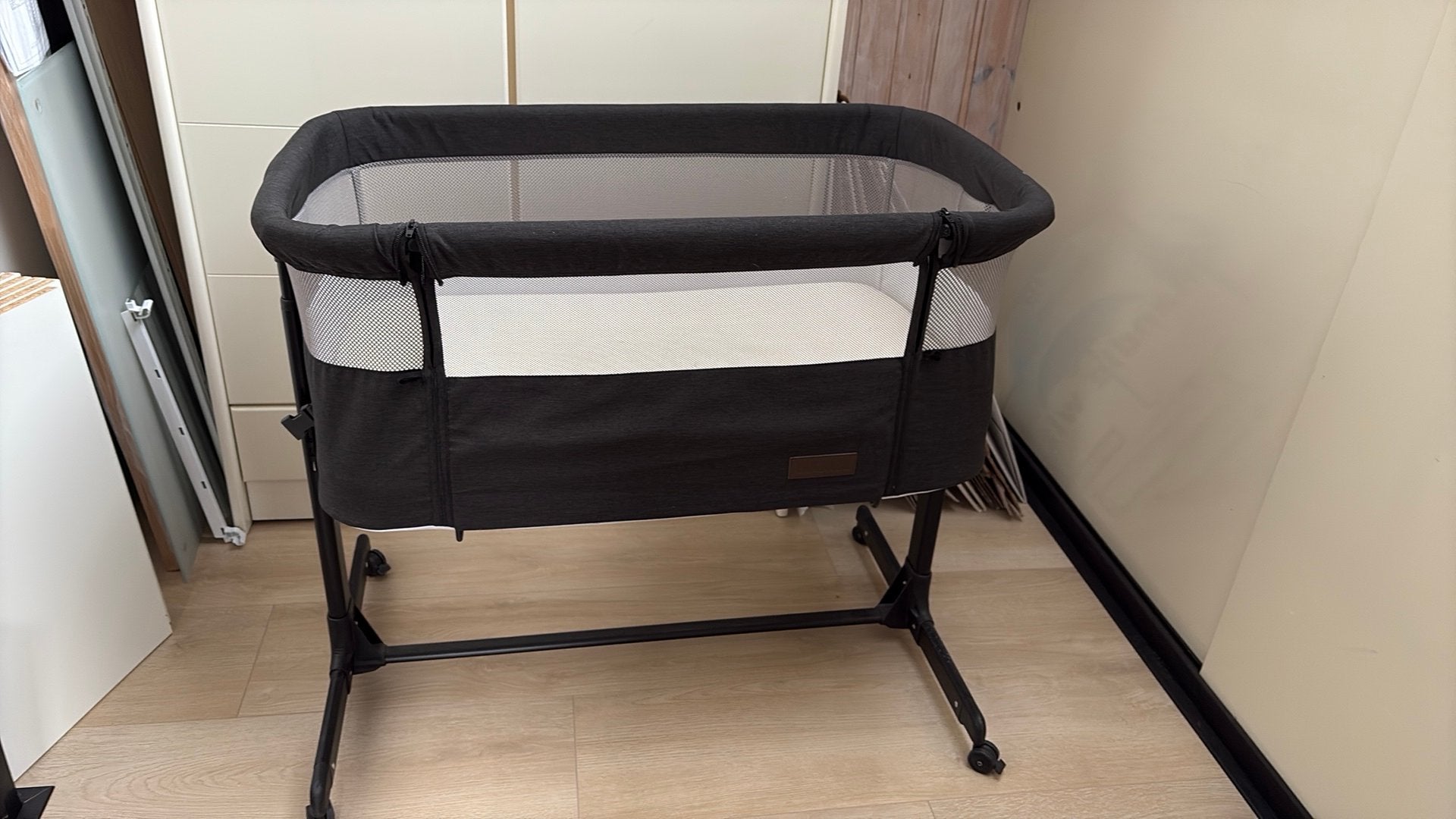 Gebruikte Novi Baby Goodnight Co-Sleeper Zwart Melange, Kinderen en Baby's, Babywiegjes en Ledikanten, Ophalen, Gebruikt, Wieg