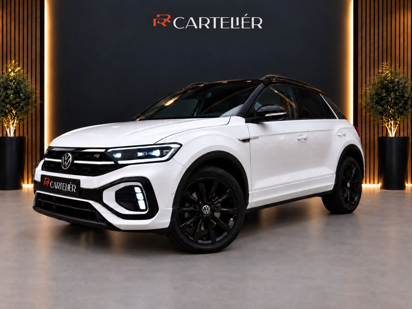 Volkswagen T-Roc 1.5 TSI R-Line 150 PK Black Line Facelift|, Dealer onderhouden, 4 cilinders, Alcantara, Wit