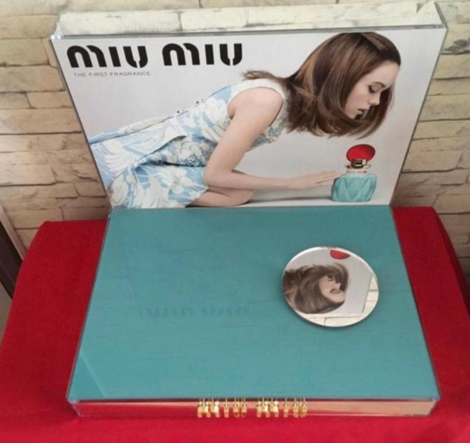 Grote zware parfum display Miu Miu. Met spiegel zgan, Verzamelen, Verzenden, Zo goed als nieuw