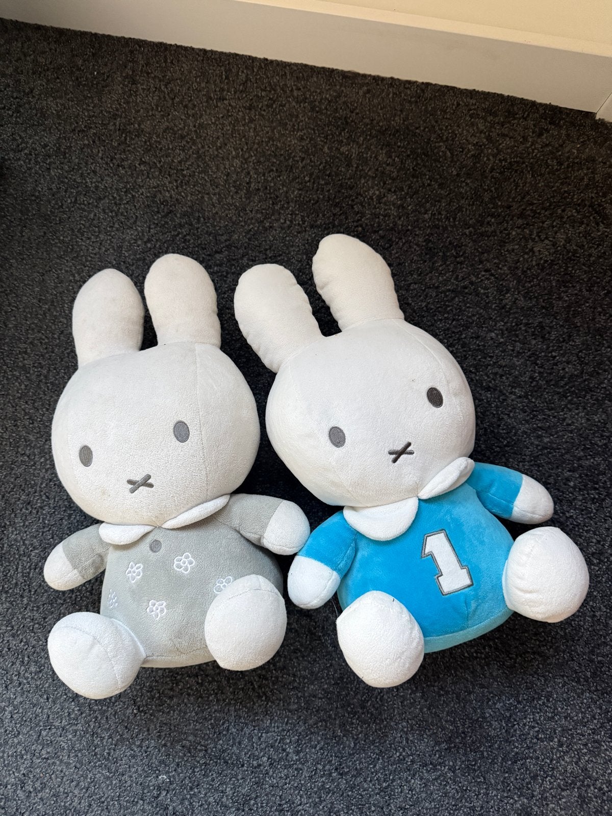 2x Grote Nijntje knuffels, Gebruikt, Blauw, Konijn, Nijntje