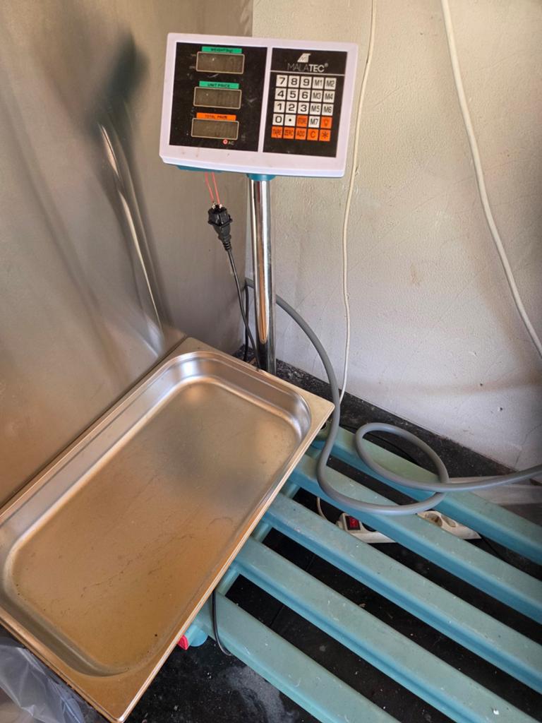 Malatec Vloerweegschaal met Display en RVS Bak, Ophalen of Verzenden, Gebruikt, Vloerweegschaal, 200 kg of meer