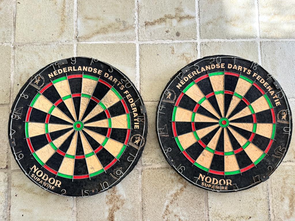 2x dartborden, Ophalen of Verzenden, Gebruikt, Dartbord