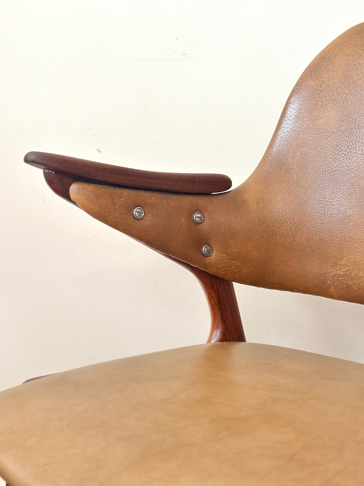 Set 2 vintage stoelen Louis van Teeffelen jaren 50/60/70, Huis en Inrichting, Stoelen, Ophalen, Leer, Gebruikt, Twee