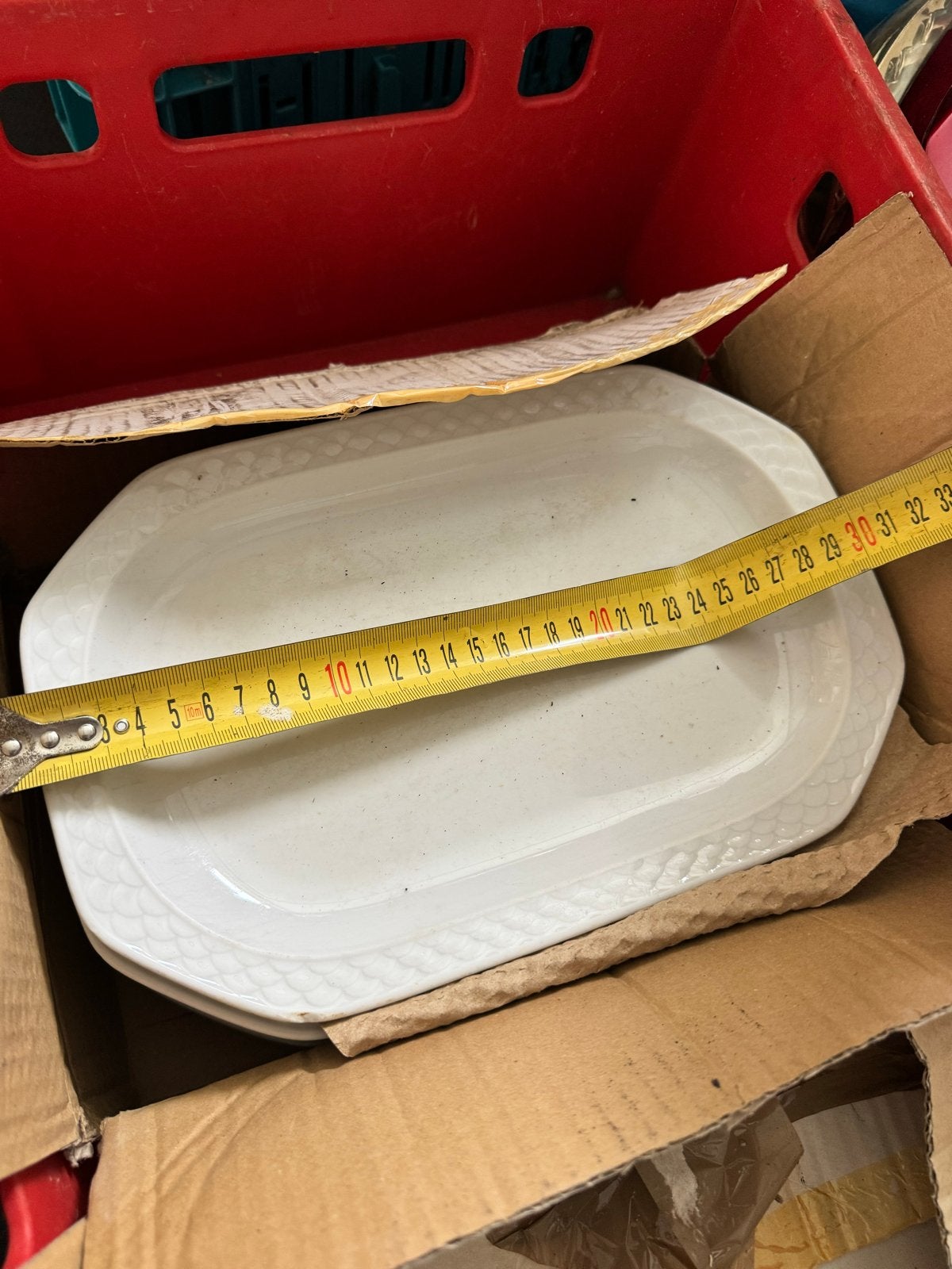 Witte ovale schaal met reliëf, 24 cm, Ophalen