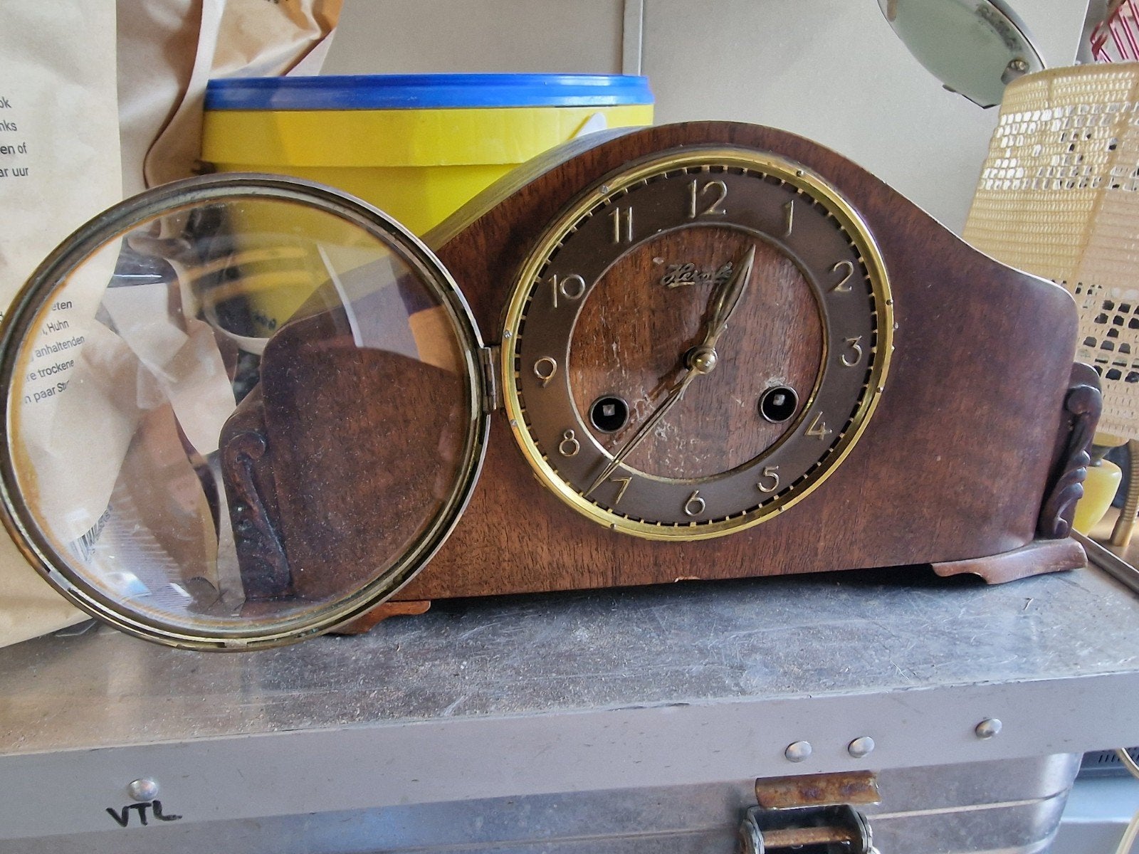 Vintage pendule klok, jaren 30-50, werkend, met opwindsleute, Ophalen of Verzenden