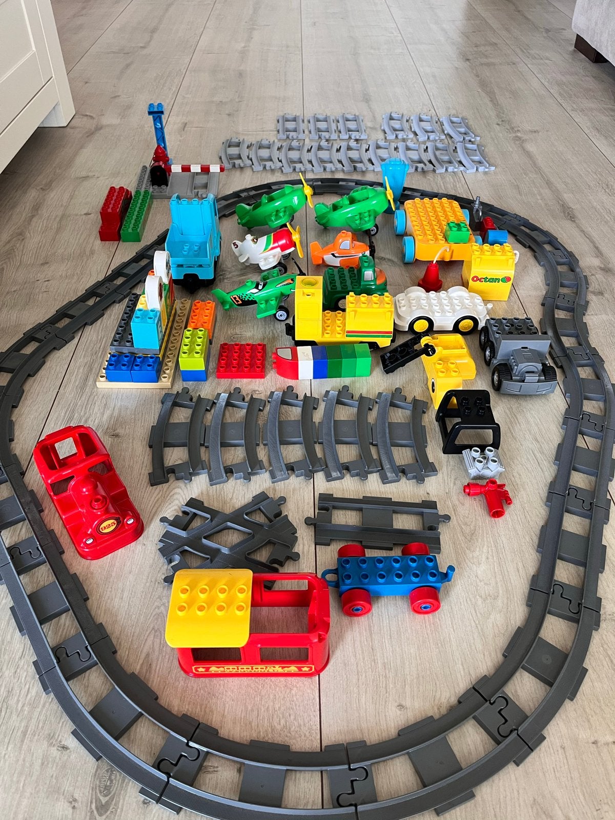 Grote Duplo set met treinspoor, vliegtuigen en voertuigen, Ophalen, Gebruikt, Duplo, Meerdere sets