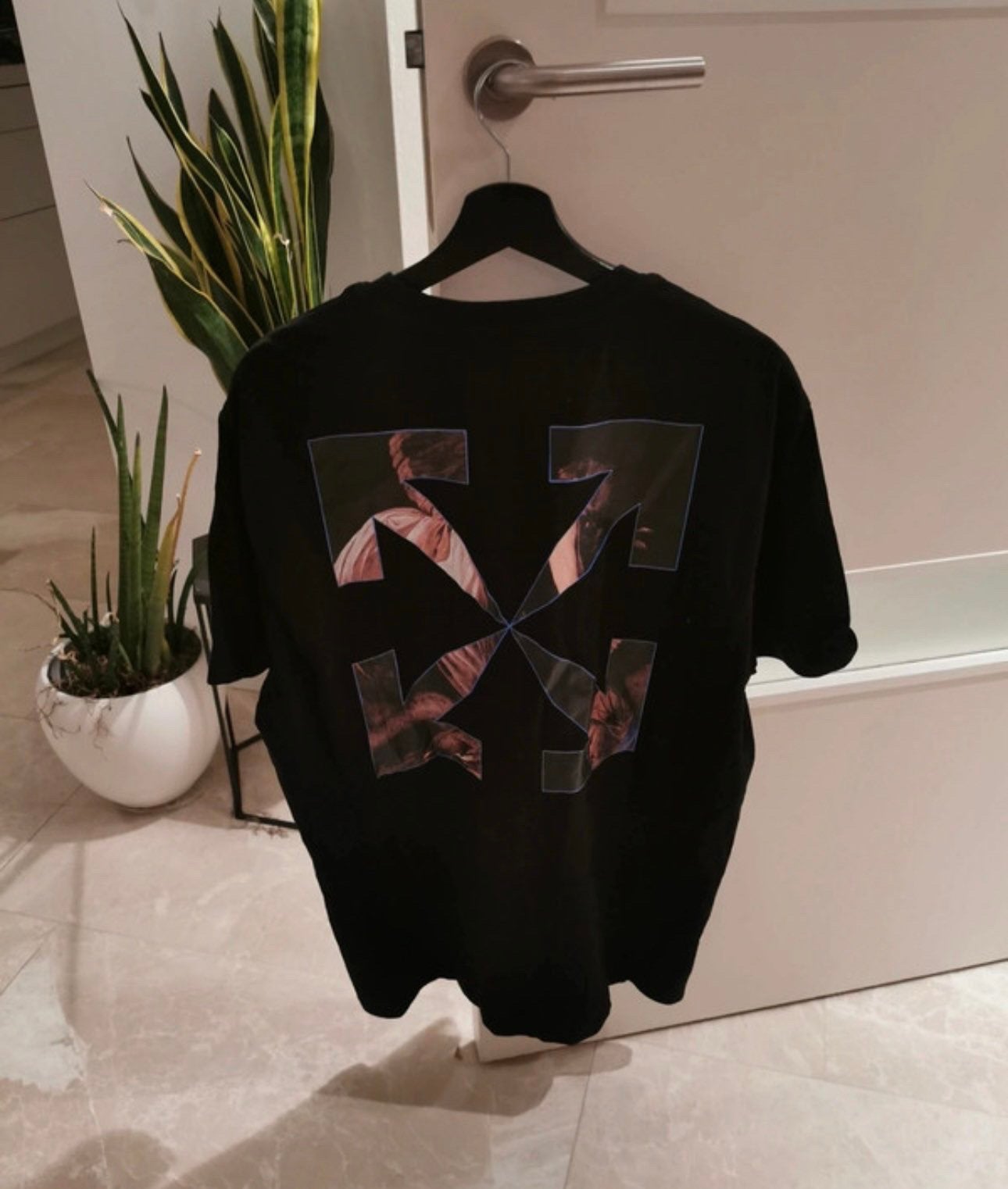 Off-White Caravaggio Arrow Black Tee, Ophalen of Verzenden, Zo goed als nieuw, Maat 48/50 (M), Zwart