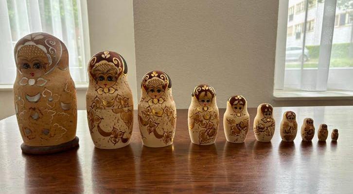 Matroesjka, 10 delig, hout, handgeschilderd, gesigneerd, Verzamelen, Poppetjes en Figuurtjes, Ophalen of Verzenden, Zo goed als nieuw