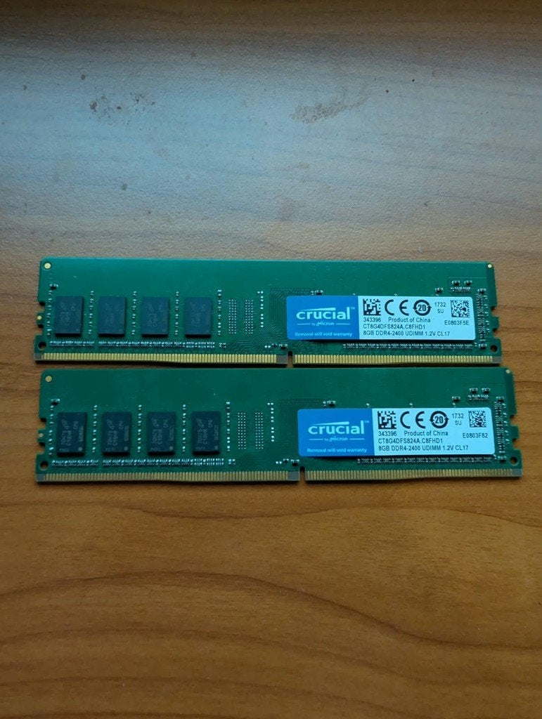 2 maal 8GB DDR-2400 RAM - Crucial CT8G4DFS824A, Computers en Software, DDR4, 8 GB, Ophalen of Verzenden, Zo goed als nieuw