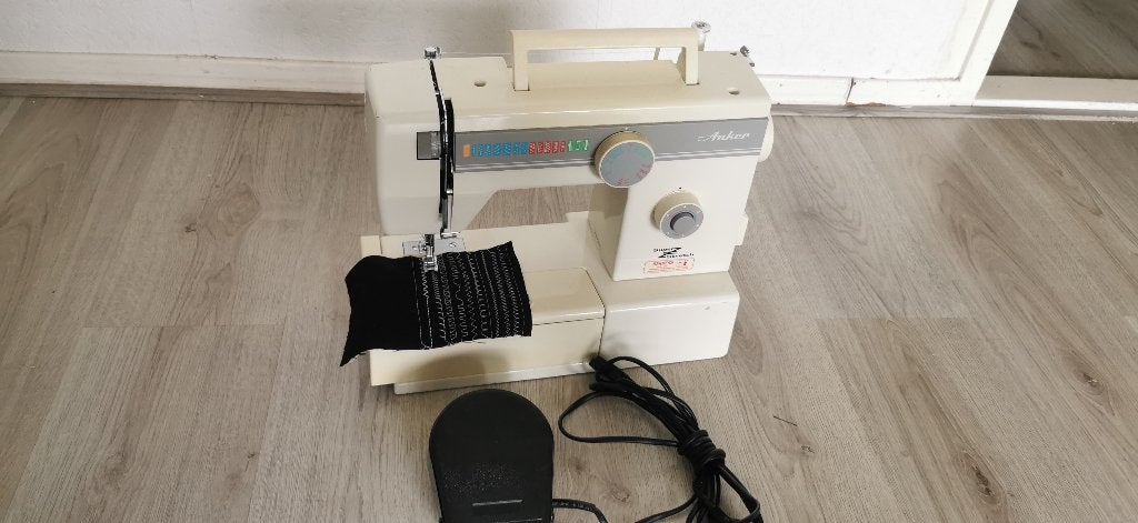 Naaimachine Anker Super stretch 225, Hobby en Vrije tijd, Ophalen of Verzenden, Zo goed als nieuw, Naaimachine, Overige merken