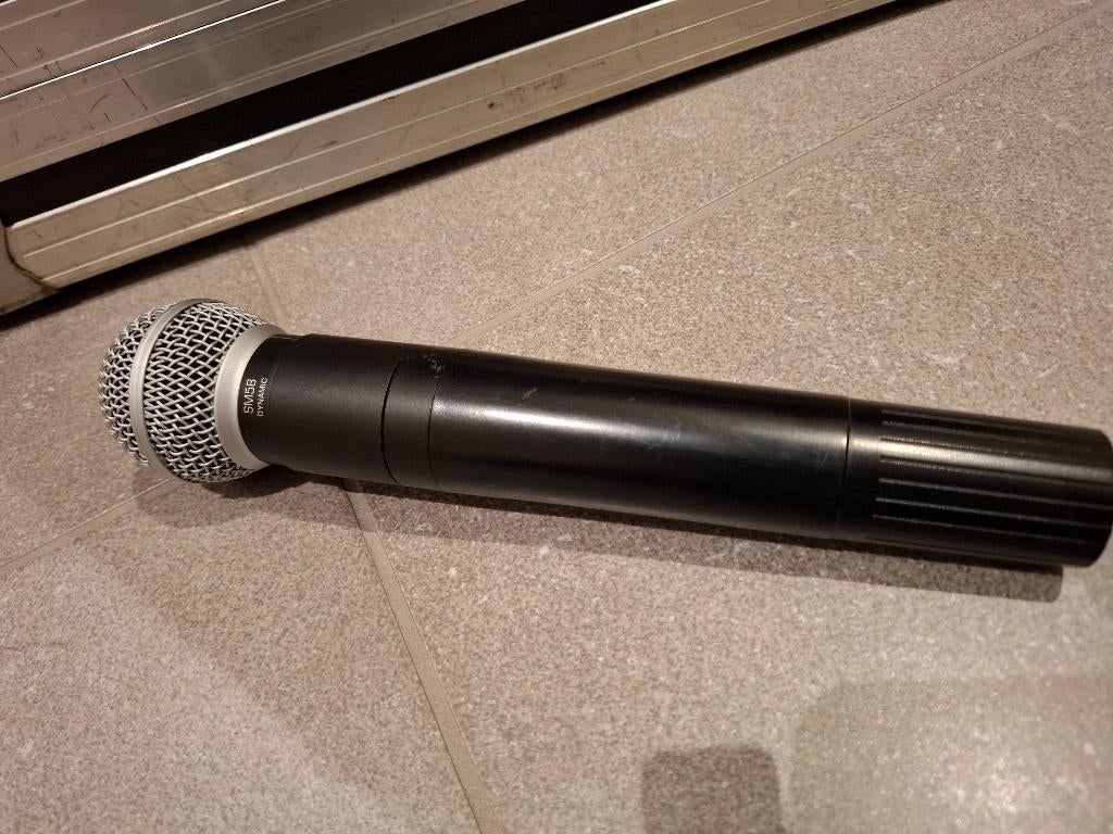 Wireless microphone Shure SM58 (gratis flightcase), Muziek en Instrumenten, Microfoons, Ophalen, Gebruikt, Zangmicrofoon, Draadloos