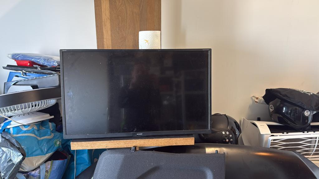 Sharp Beeldscherm, Ophalen, 50 Hz, Zo goed als nieuw, 100 cm of meer