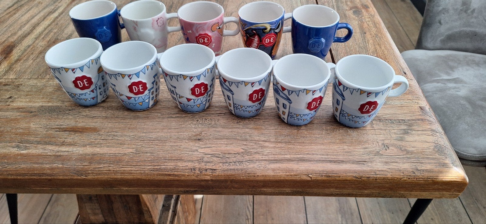 11 Douwe Egberts senseo kopjes, Overige merken, Ophalen of Verzenden, Zo goed als nieuw, Overige stijlen