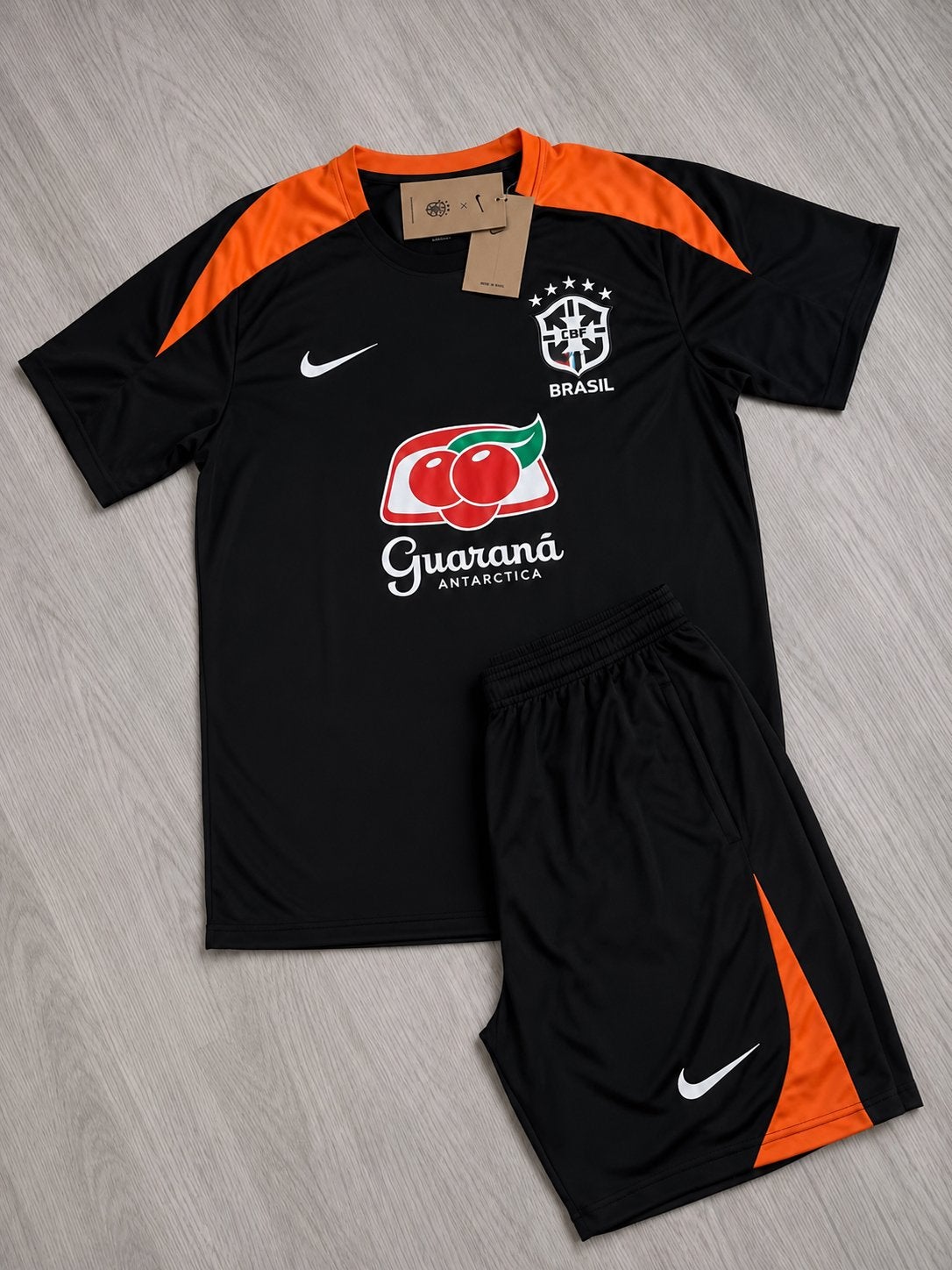 Nike Brazilië Thuisshirt & Short Zwart/Oranje Maat:L, Kleding | Heren, Maat 52/54 (L), Zwart, Nieuw, Ophalen of Verzenden